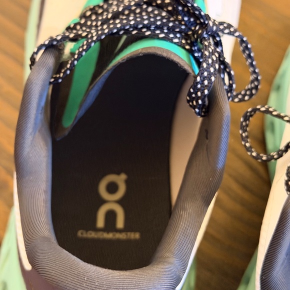 ON Women's Cloudmonster Size 8 - White and Mint - Picture 5 of 7